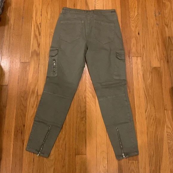 BLANKNYC Women's The Reade Crop Olive Ankle-Zip Skinny Cargo Jeans, Size 29 - Picture 3 of 8